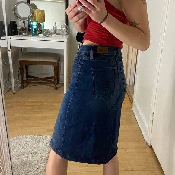 3/$19✨ Levi Midi Denim Skirt - Picture 6 of 12